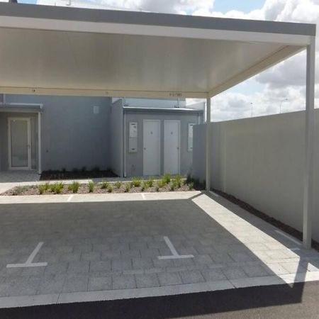 Modern Luxury 1 Bedroom Apartment - Walk To The Shops! Free Wifi Clarkson Exterior foto