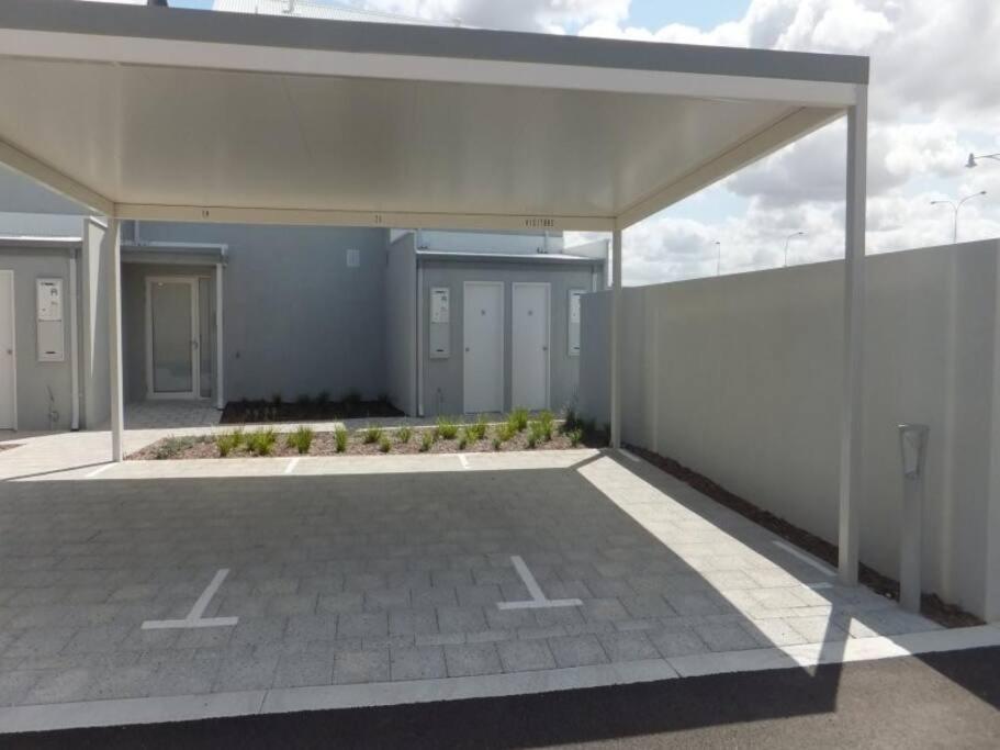Modern Luxury 1 Bedroom Apartment - Walk To The Shops! Free Wifi Clarkson Exterior foto